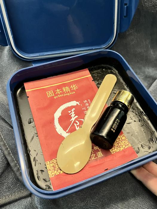 The mud moxibustion set before a session