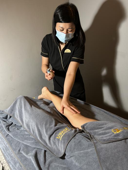 Leg meridian work in a private treatment room