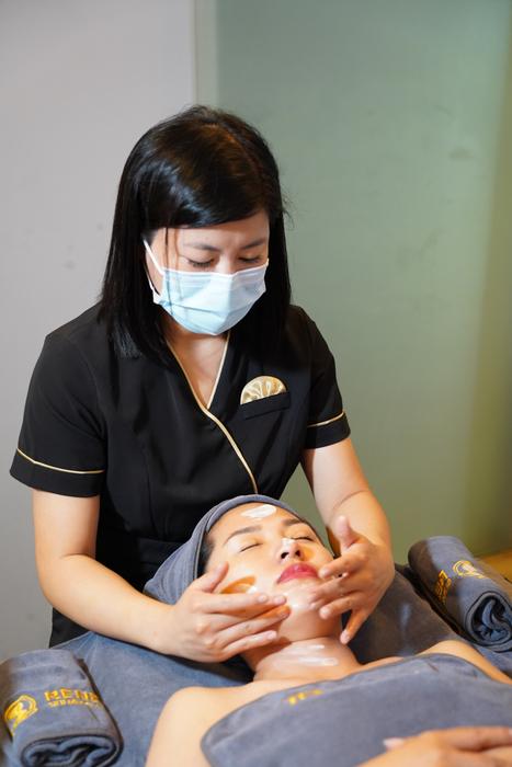 Facial treatment performed by hand
