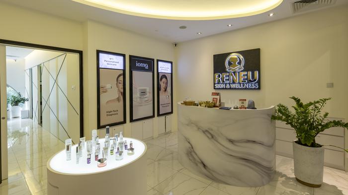 RENEU reception with logo wall and product island