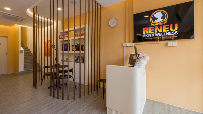 Warm-toned reception area at RENEU