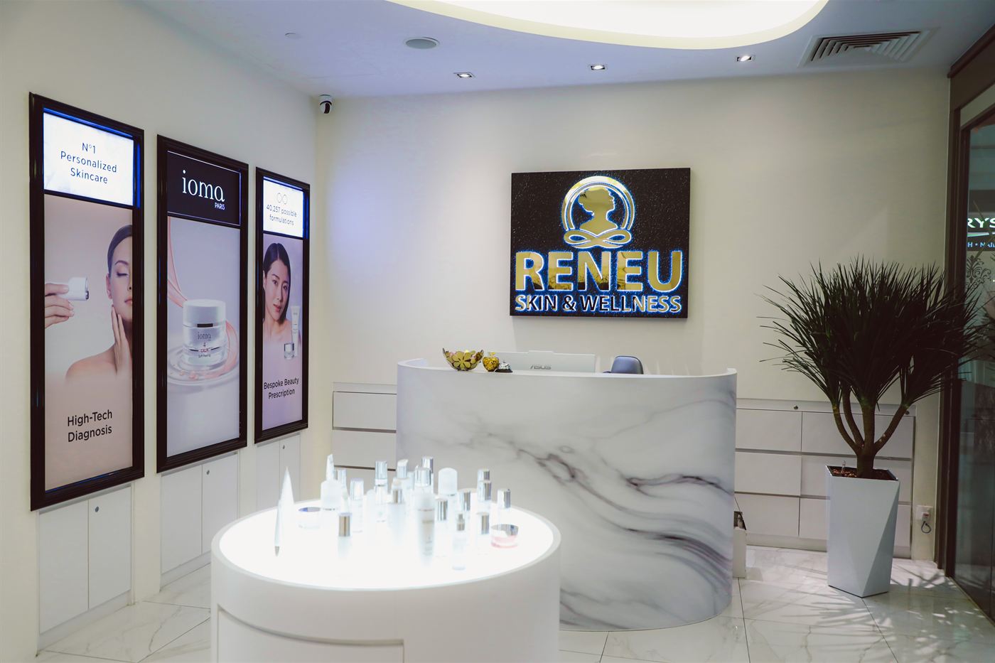 <span class="lang-en-only">RENEU Skin & Wellness reception</span><span class="lang-zh-only">RENEU Skin & Wellness 接待区</span>